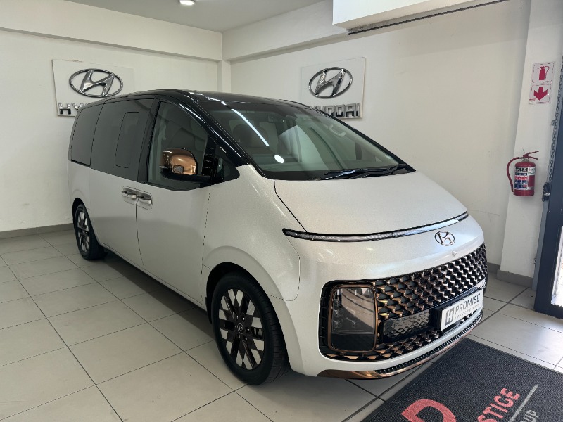 Hyundai Staria 2.2D Luxury (9 Seater)