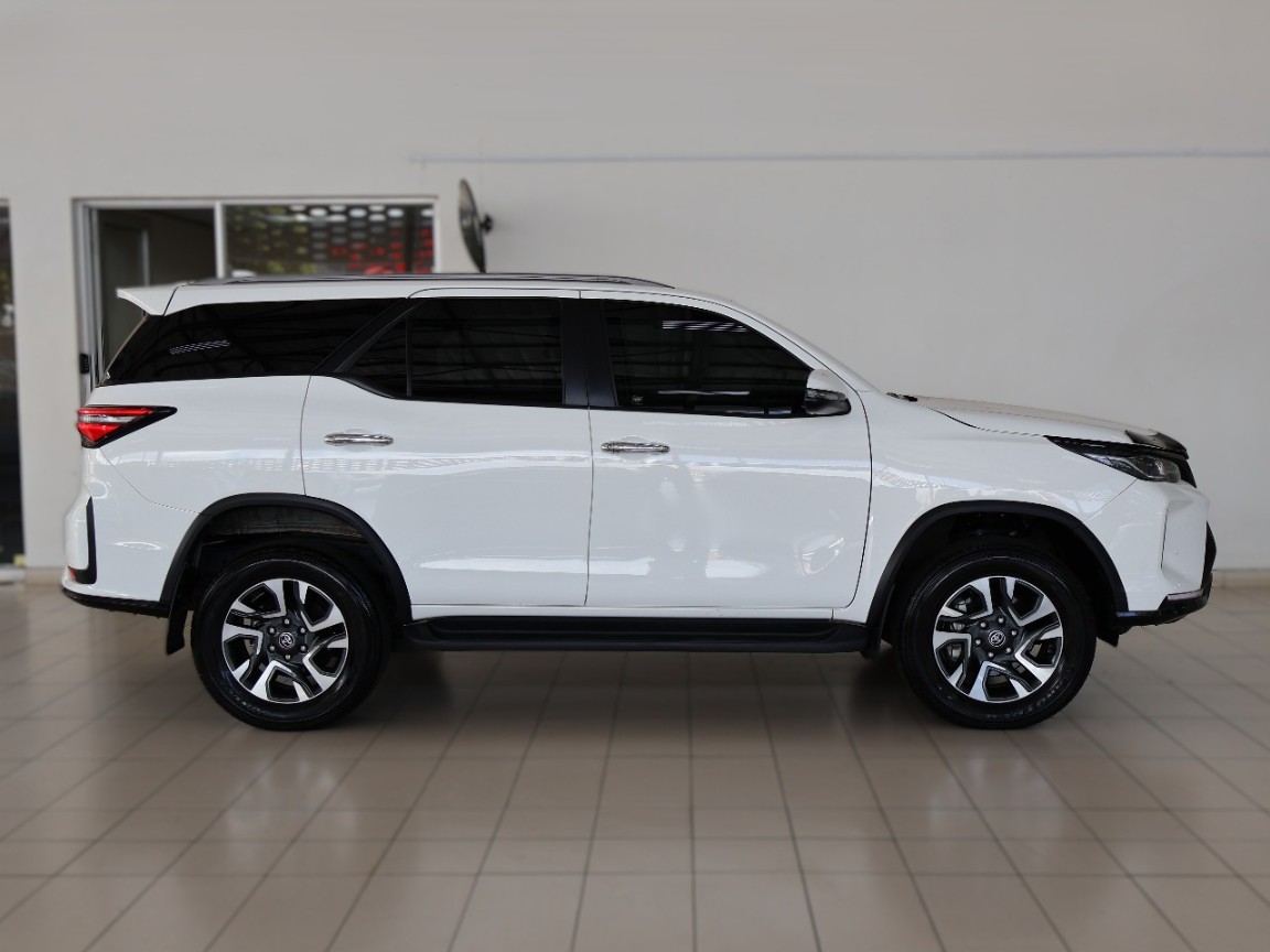 TOYOTA FORTUNER 2.4GD-6 R/B A/T - 1 