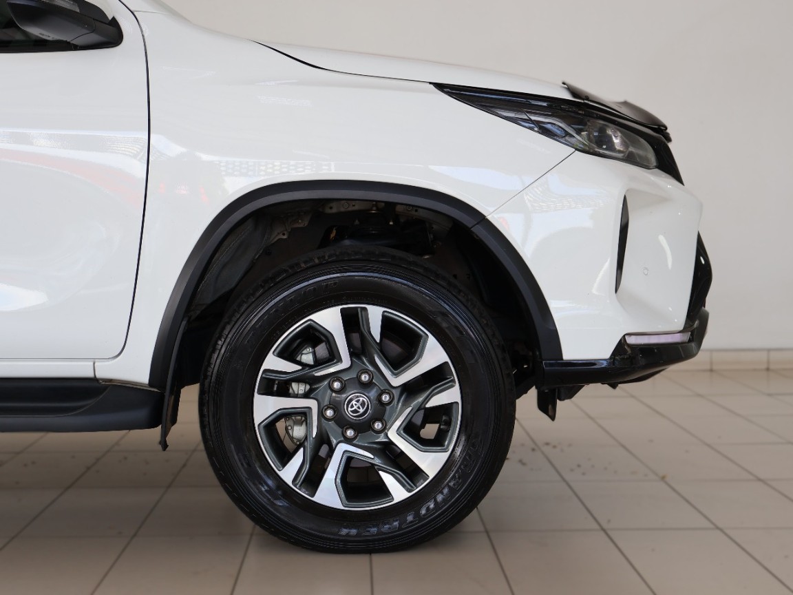 TOYOTA FORTUNER 2.4GD-6 R/B A/T - 3 