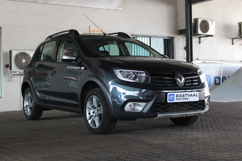 RENAULT SANDERO 900T STEPWAY EXPRESSION for Sale in South Africa