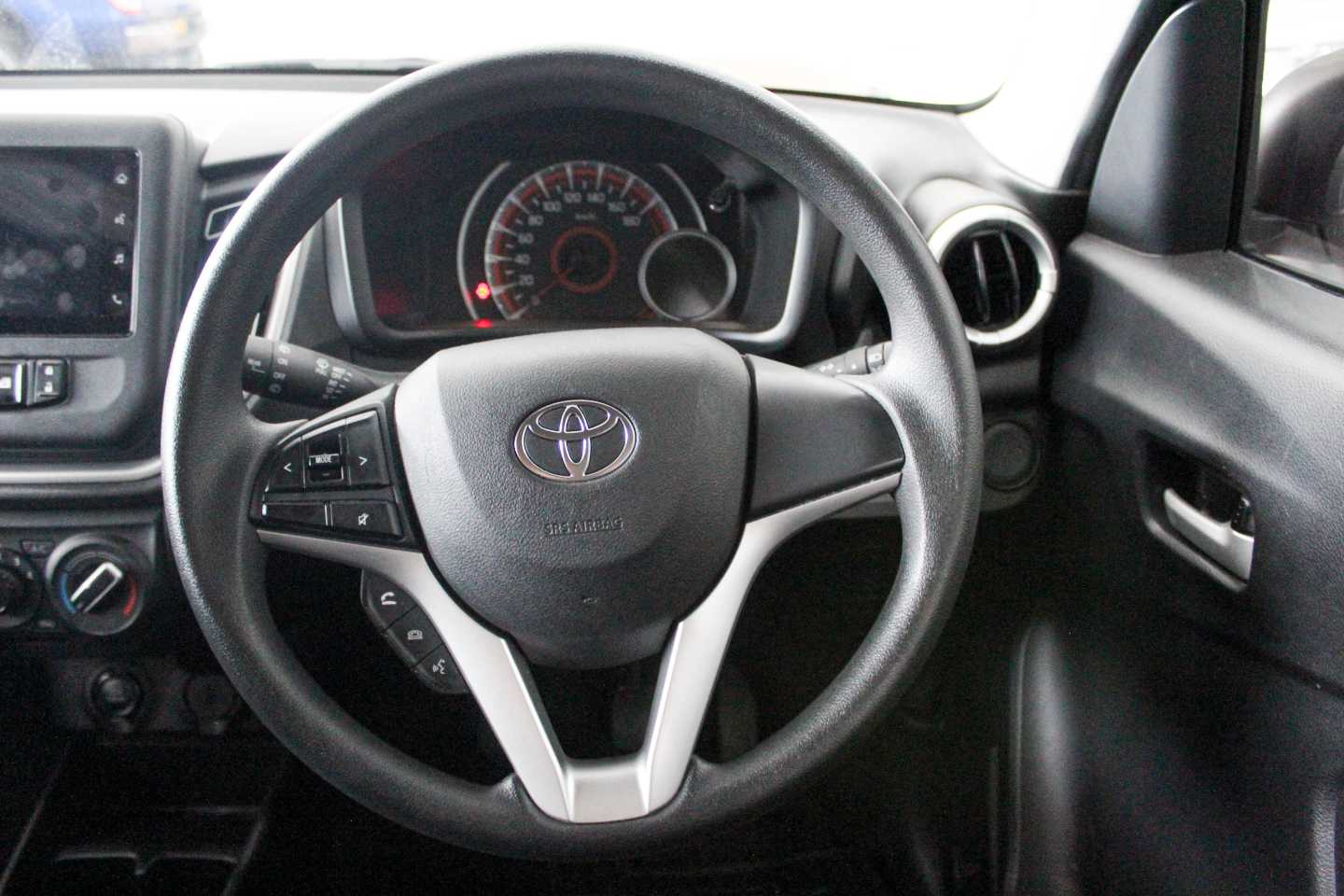 TOYOTA VITZ 1.0 XR - 15 