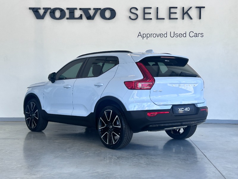 NEW 2025 VOLVO XC40 B4 GEARTRON ULTIMATE DARK (MILD HYBRid) for sale in