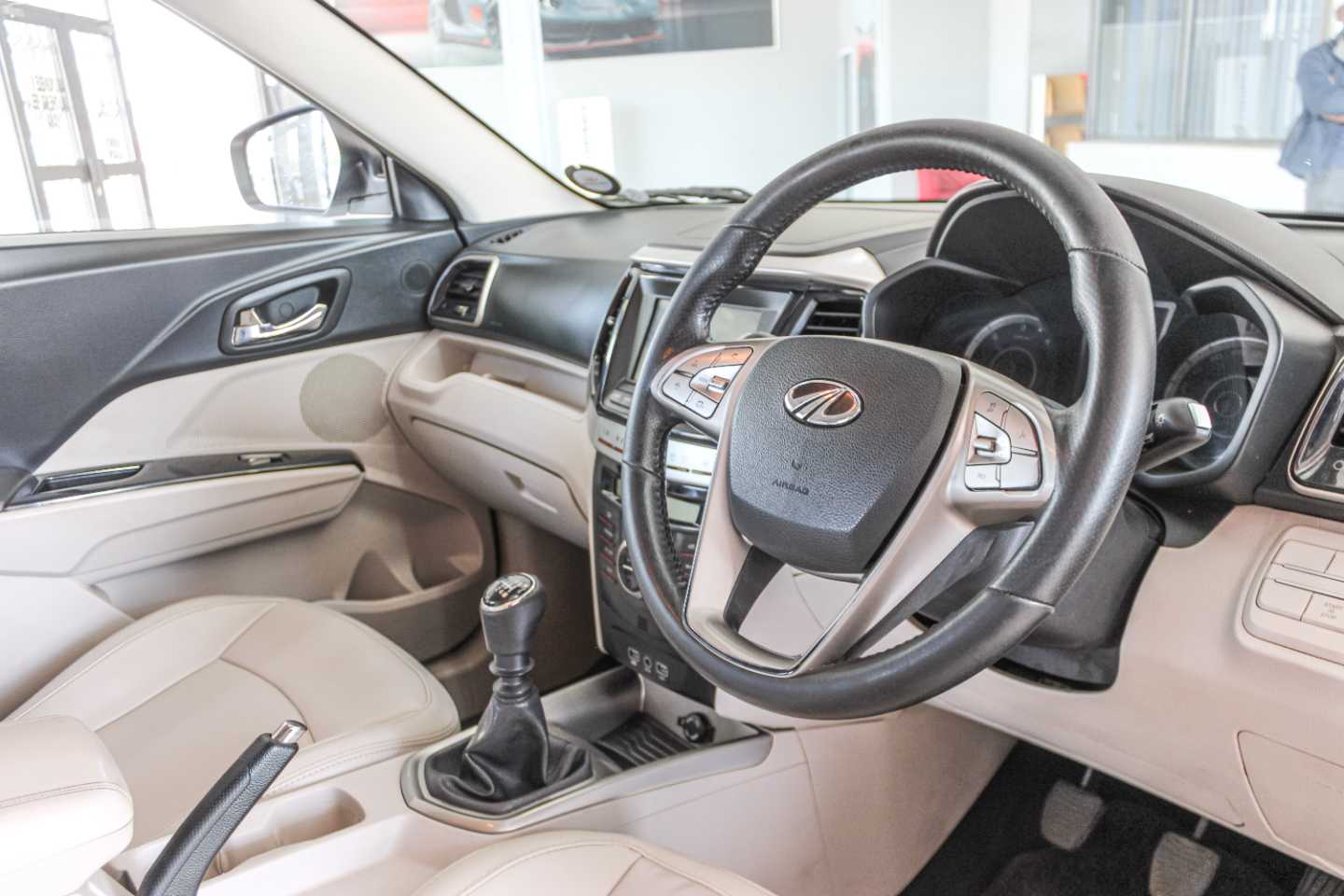 MAHINDRA XUV300 1.5D (W8) - 15 