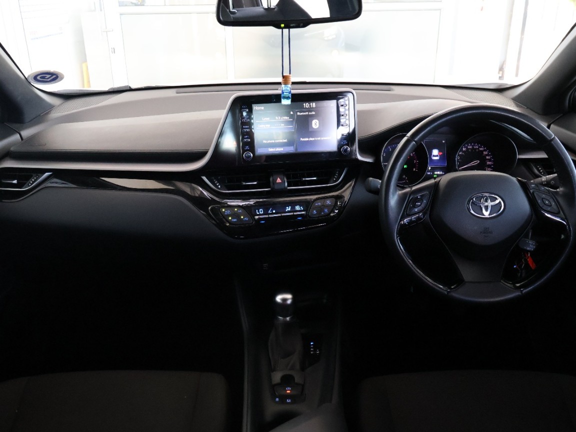 TOYOTA C-HR 1.2T PLUS CVT - 6 