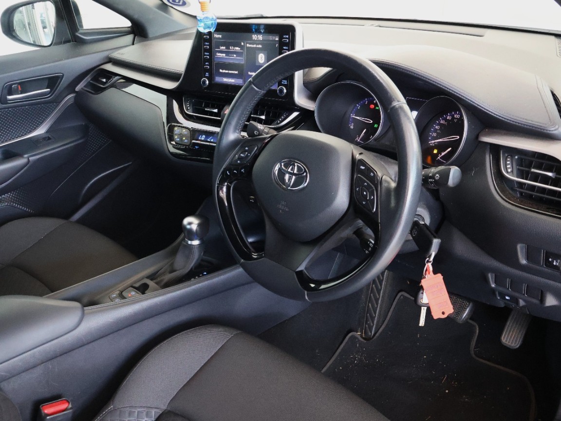 TOYOTA C-HR 1.2T PLUS CVT - 17 