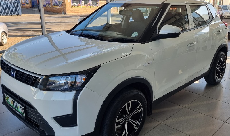 MAHINDRA XUV300 1.2T SE (W4) for Sale in South Africa