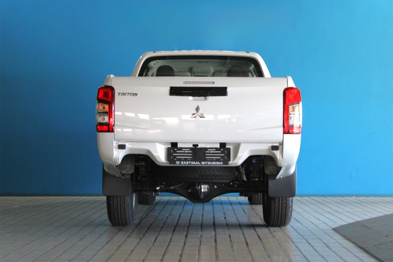 MITSUBISHI TRITON 2.4Di-GL P/U D/C - 7 