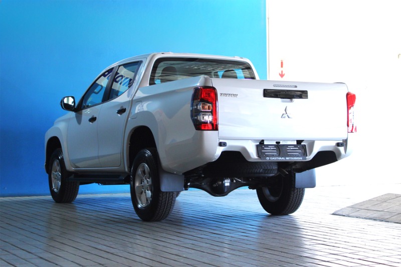 MITSUBISHI TRITON 2.4Di-GL P/U D/C - 4 