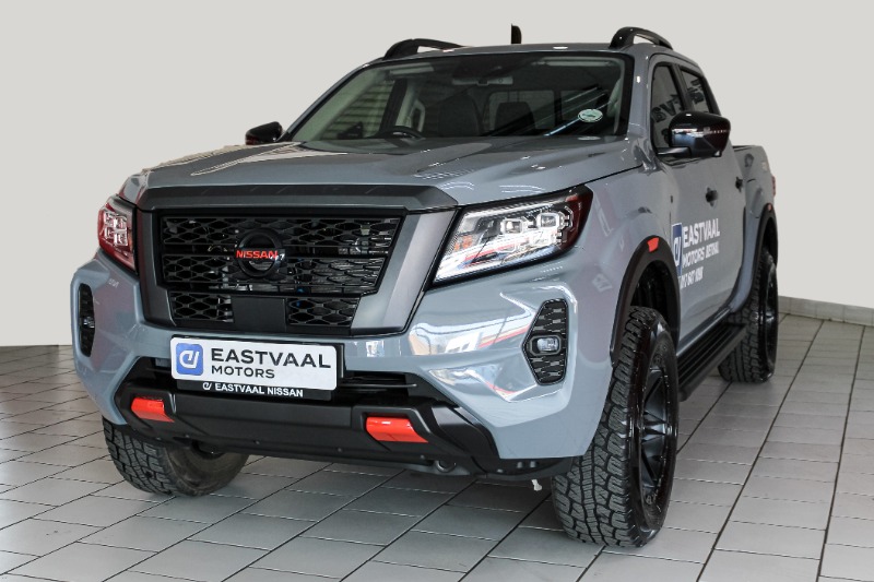 NISSAN NAVARA 2.5DDTI PRO-4X 4X4 A/T D/C P/U - 2 