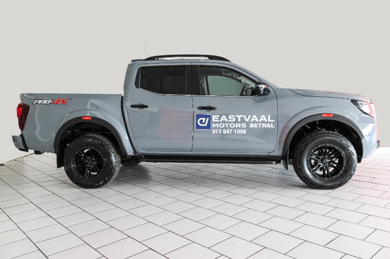 NISSAN NAVARA 2.5DDTI PRO-4X 4X4 A/T D/C P/U - 8 