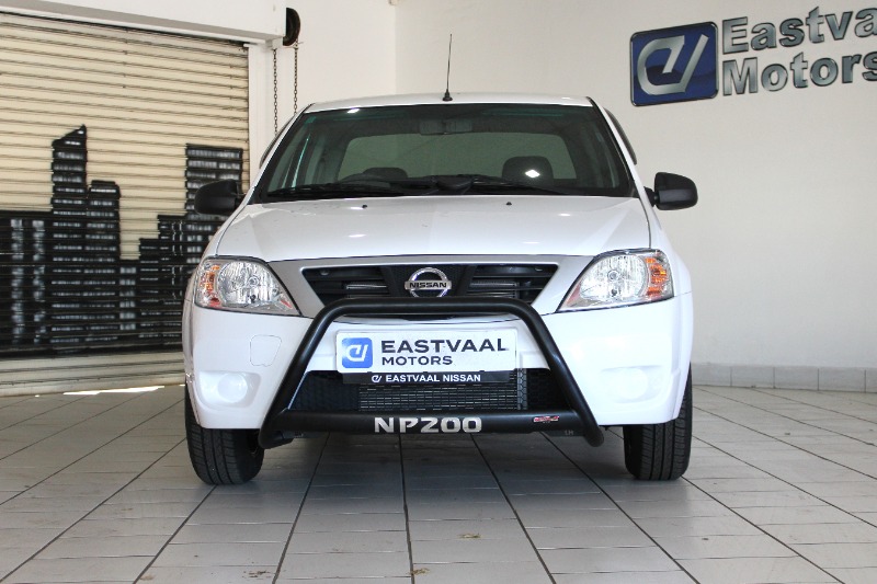 NISSAN NP200 1.6  A/C SAFETY PACK P/U S/C - 1 
