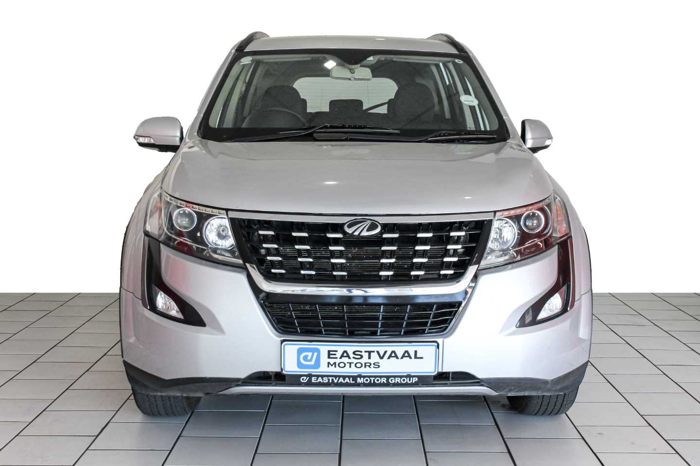 MAHINDRA XUV 500 2.2D MHAWK A/T (W6) 7 SEAT - 2 