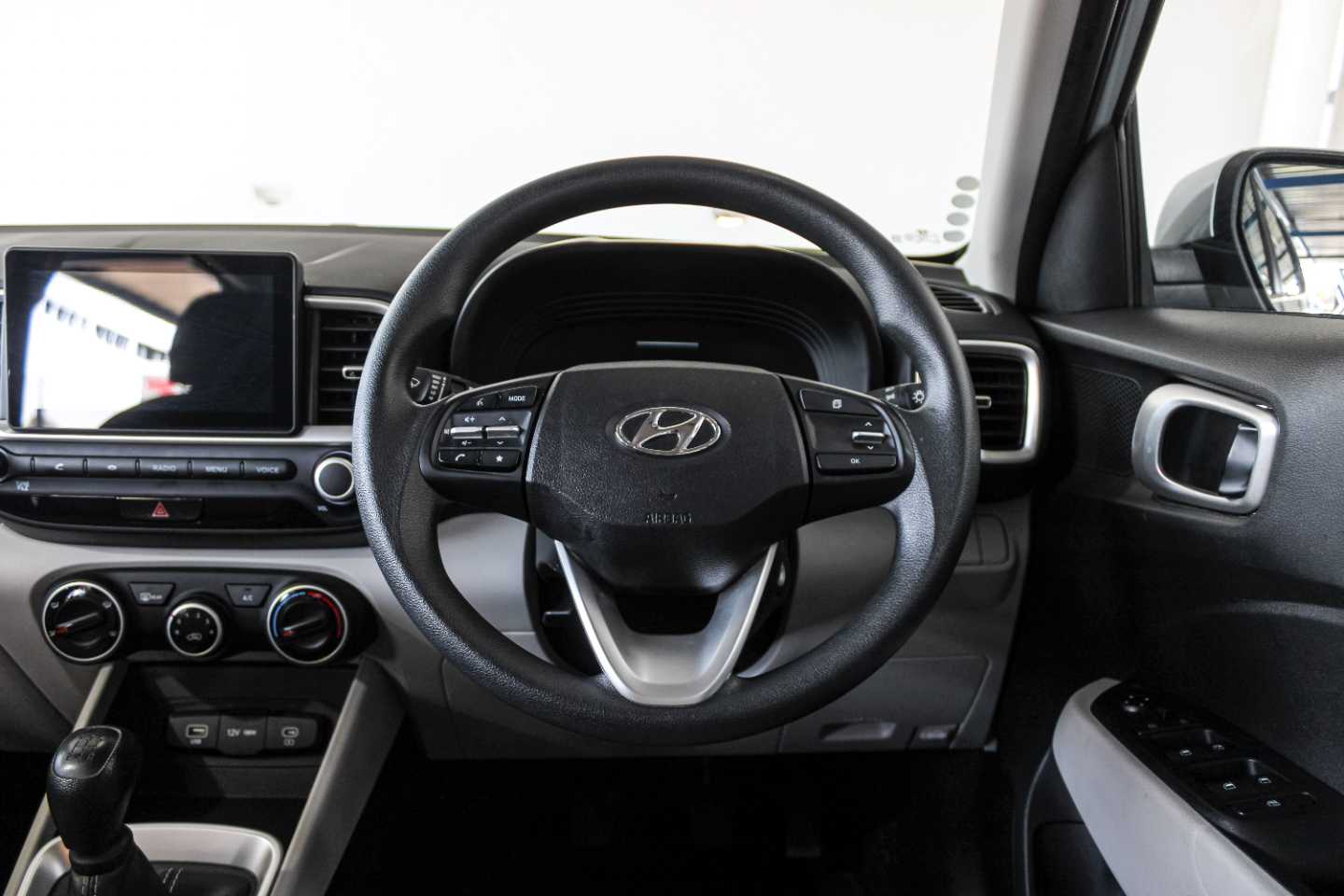 HYUNDAI VENUE 1.2 MOTION - 16 