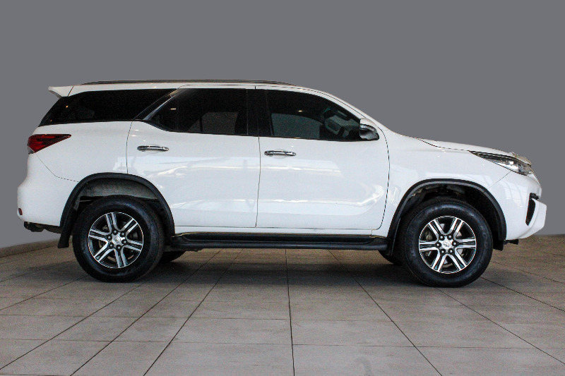 TOYOTA FORTUNER 2.4GD-6 4X4 A/T - 7 