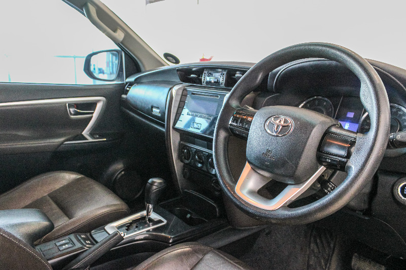 TOYOTA FORTUNER 2.4GD-6 4X4 A/T - 14 