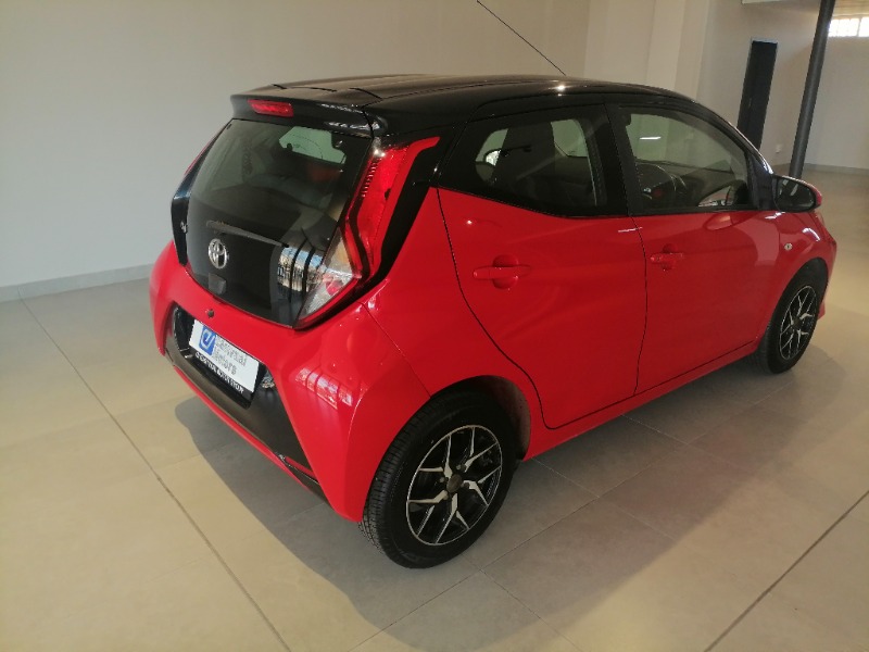 TOYOTA Aygo X-Play Black (52B) - 2 