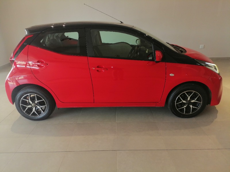 TOYOTA Aygo X-Play Black (52B) - 7 