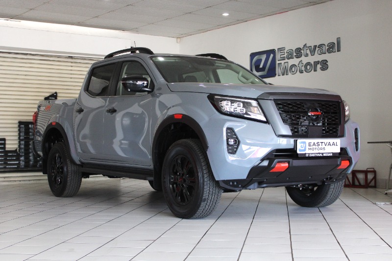 NISSAN NAVARA 2.5DDTI PRO-2X A/T D/C P/U for Sale in South Africa