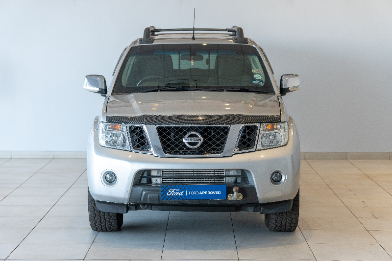 NISSAN NAVARA 3.0 dCi  LE A/T 4X4 P/U D/C - 1 