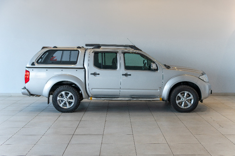 NISSAN NAVARA 3.0 dCi  LE A/T 4X4 P/U D/C - 2 