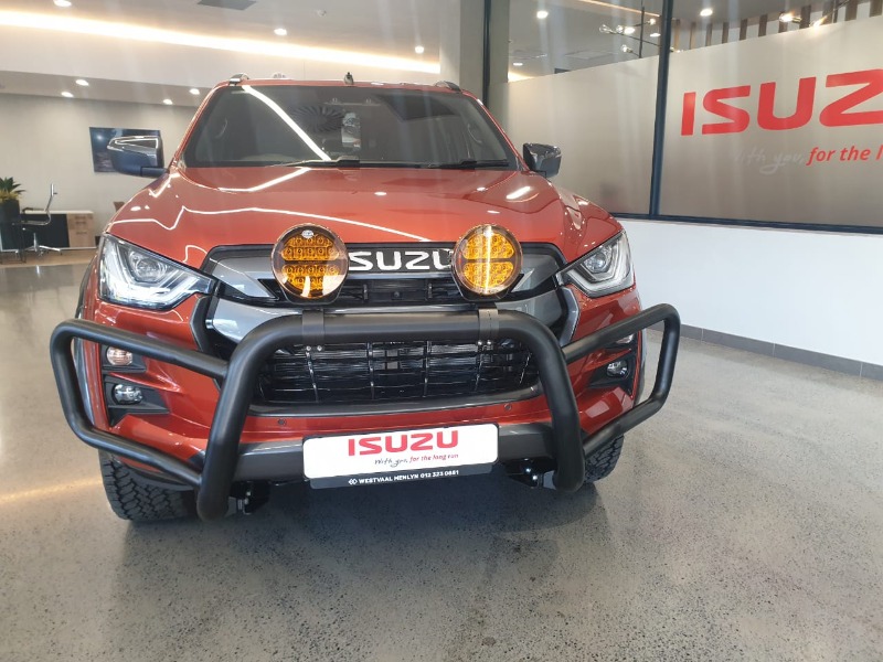 ISUZU 3.0 DDI V-CROSS HR A/T 2024 for sale in Gauteng