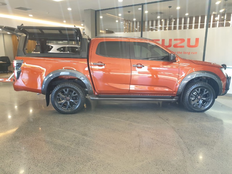 DEMO ISUZU 3.0 DDI V-CROSS HR A/T 2024 for sale