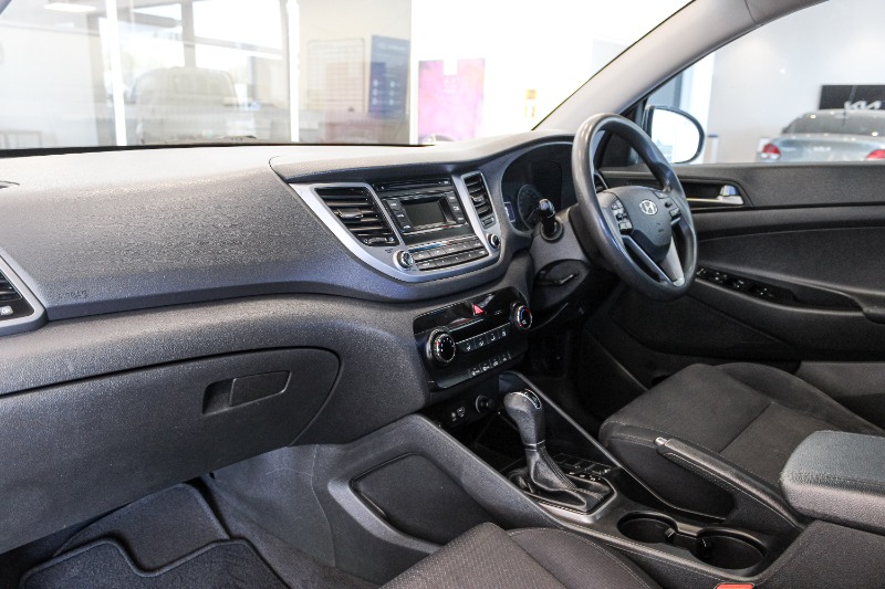 HYUNDAI TUCSON 2.0 PREMIUM A/T - 16 