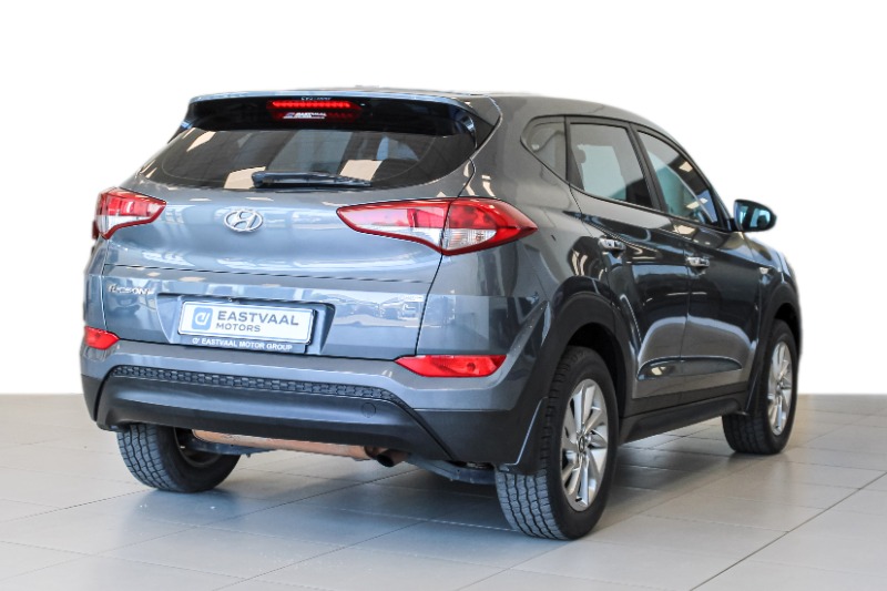 HYUNDAI TUCSON 2.0 PREMIUM A/T - 3 