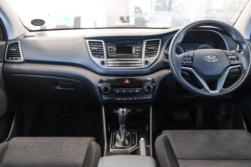 HYUNDAI TUCSON 2.0 PREMIUM A/T - 17 