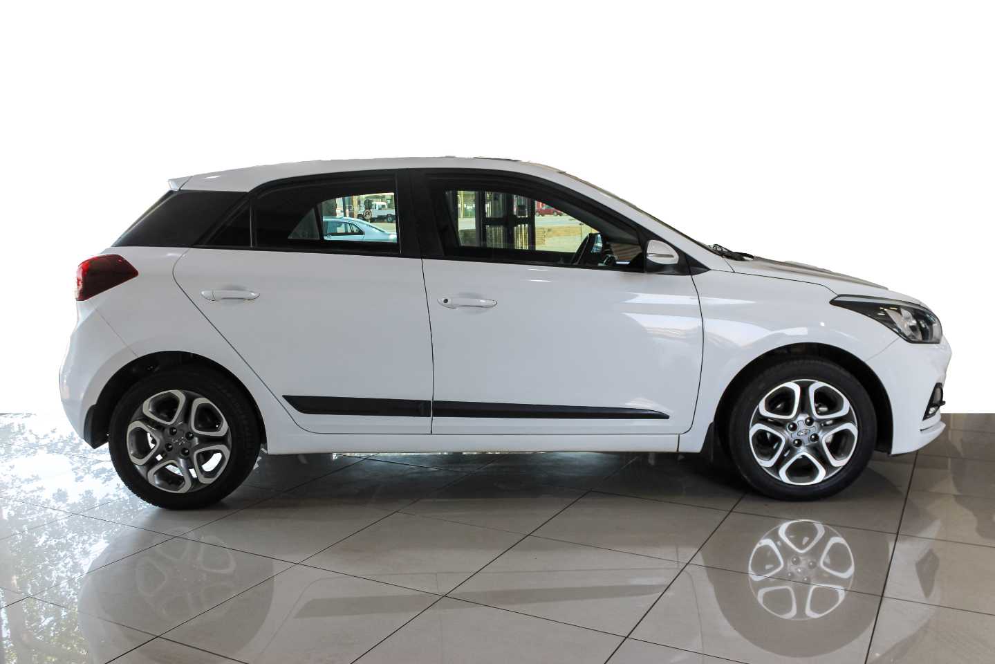 HYUNDAI i20 1.4 FLUID - 9 