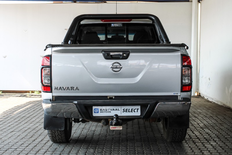 NISSAN NAVARA 2.3D SE A/T P/U D/C - 4 