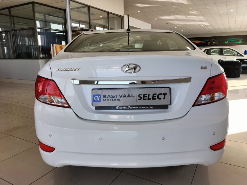 HYUNDAI ACCENT 1.6 GLS/FLUID A/T - 3 