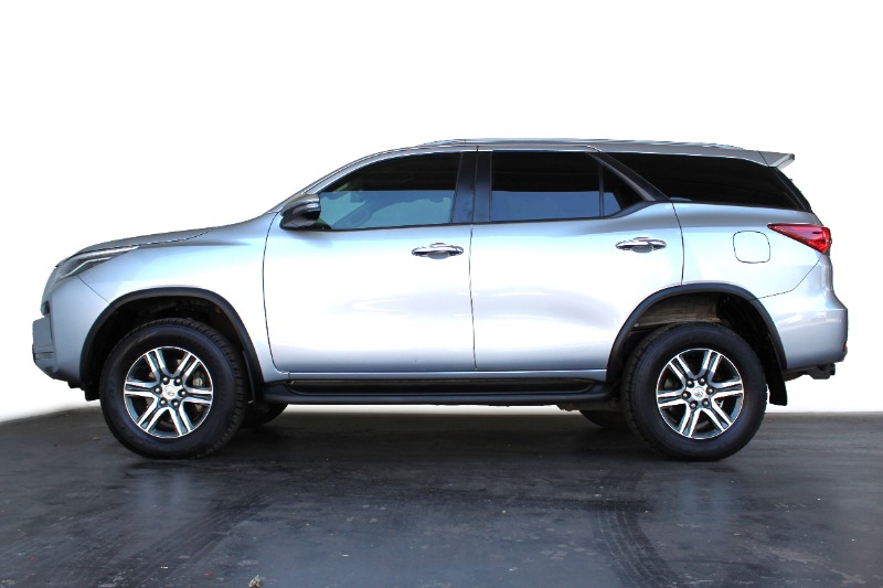 TOYOTA FORTUNER 2.4GD-6 R/B A/T - 7 