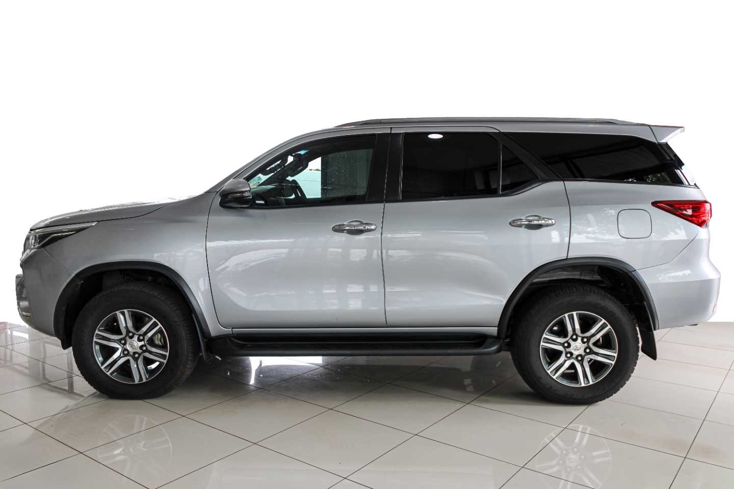 TOYOTA FORTUNER 2.4GD-6 R/B A/T - 8 