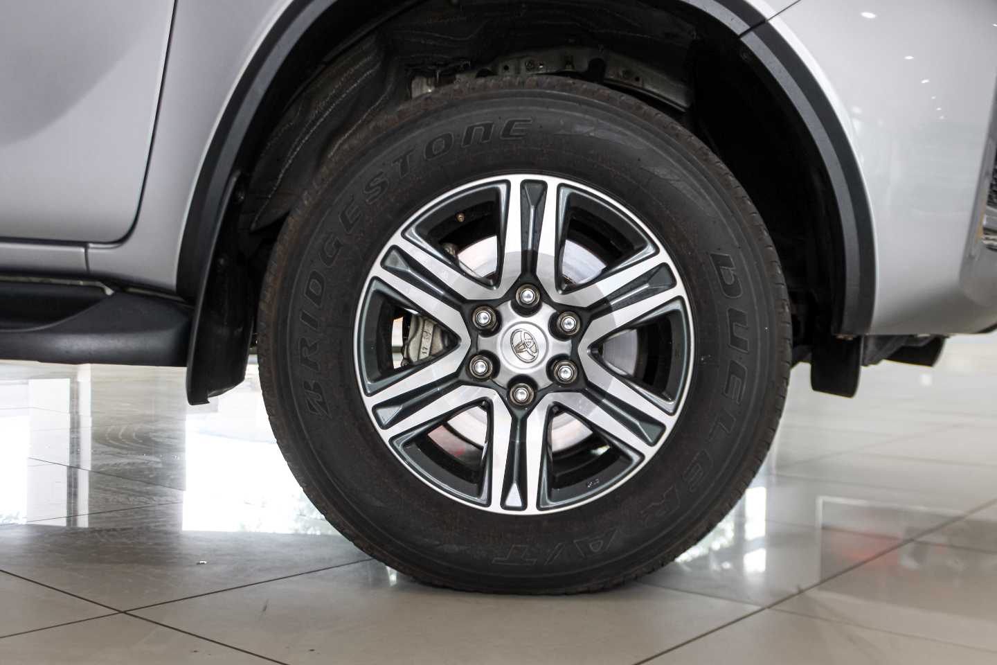 TOYOTA FORTUNER 2.4GD-6 R/B A/T - 7 