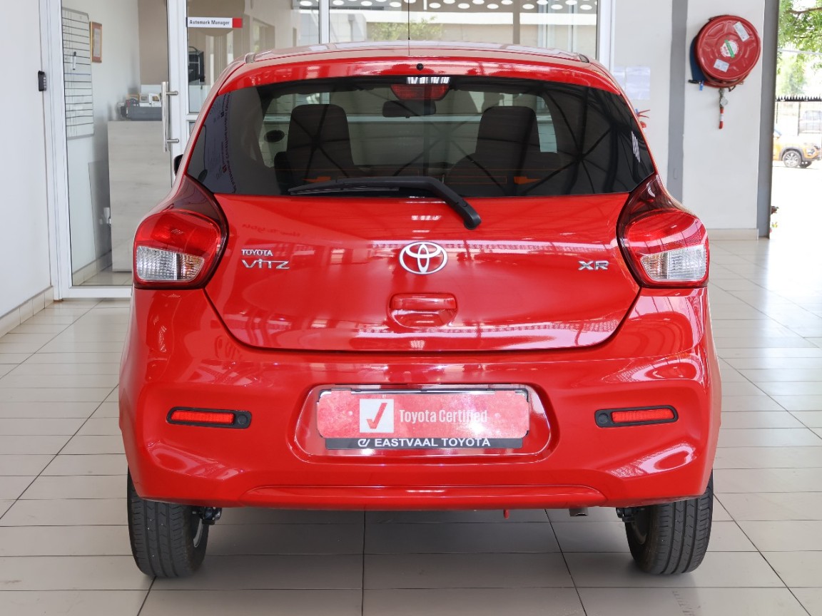 TOYOTA VITZ 1.0 XR - 8 