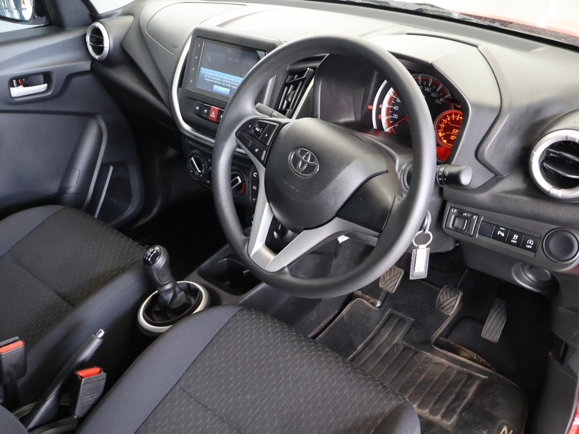 TOYOTA VITZ 1.0 XR - 19 