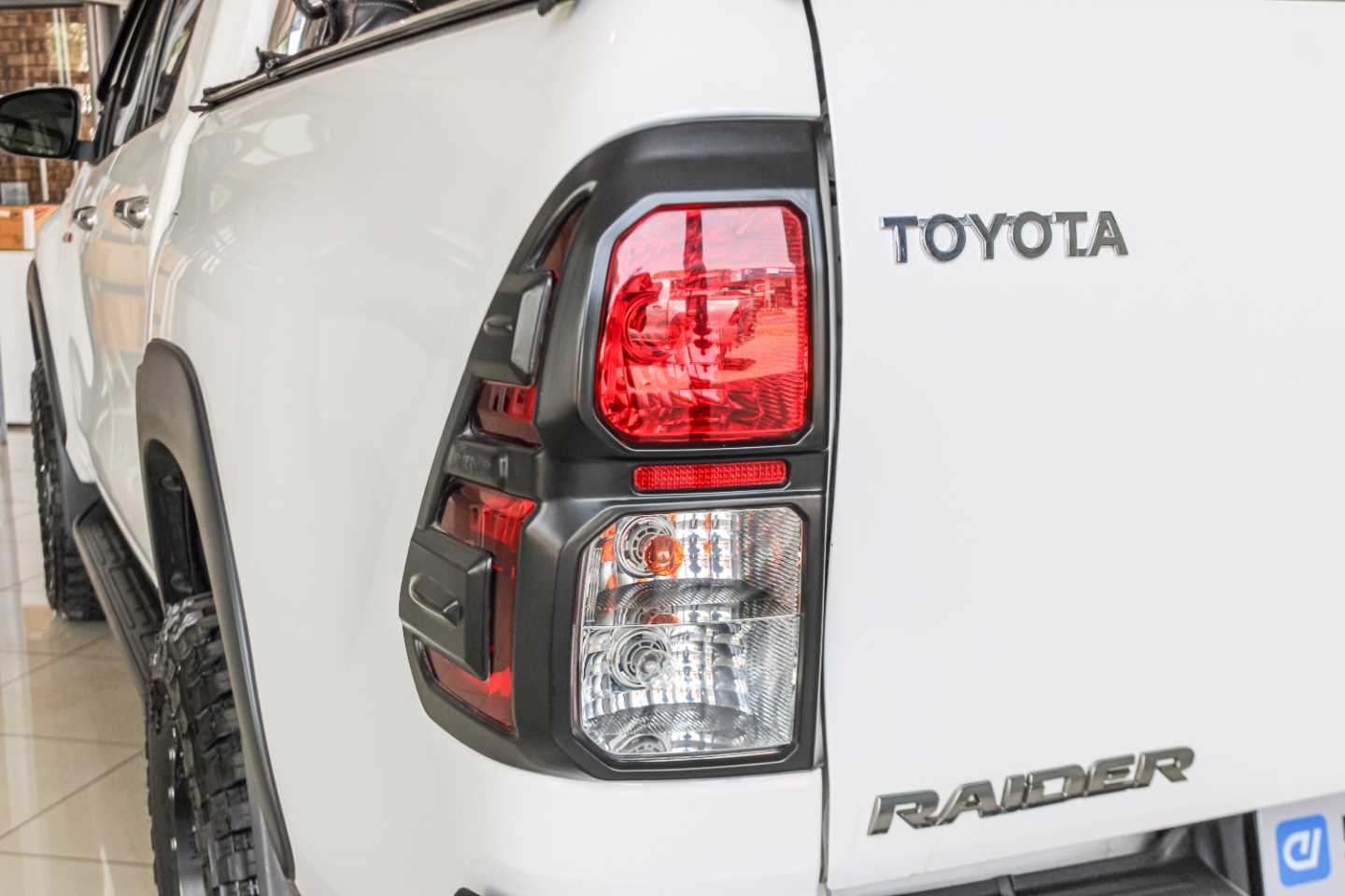 TOYOTA HILUX 2.8 GD-6 RB RAIDER A/T P/U D/C - 2 