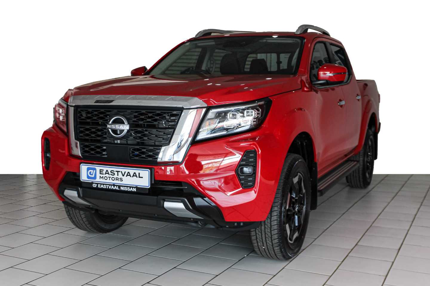 NISSAN NAVARA 2.5DDTI LE/LE PLUS 4X4 A/T D/C P/U - 2 