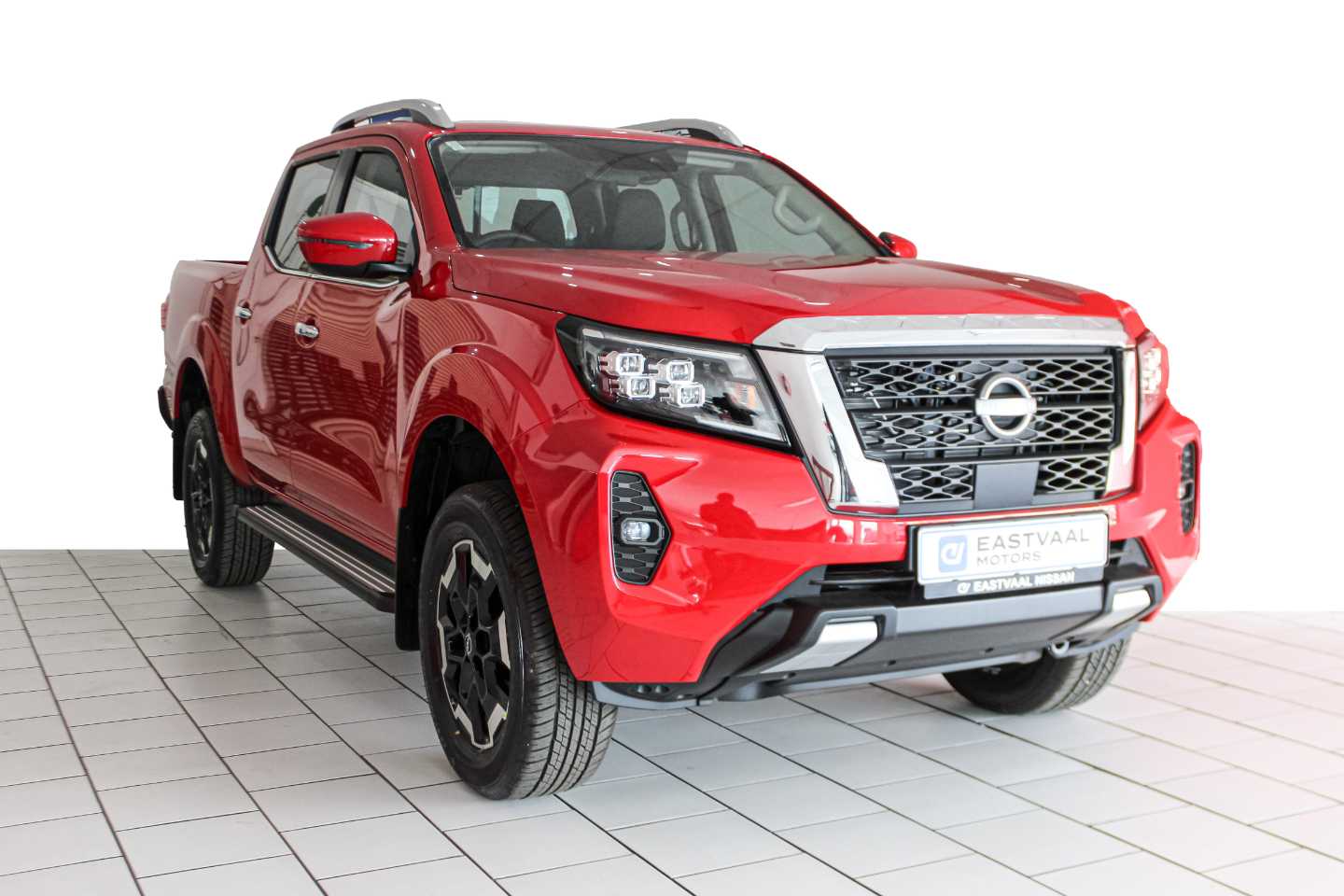 NISSAN NAVARA 2.5DDTI LE/LE PLUS 4X4 A/T D/C P/U - Main Vehicle Image