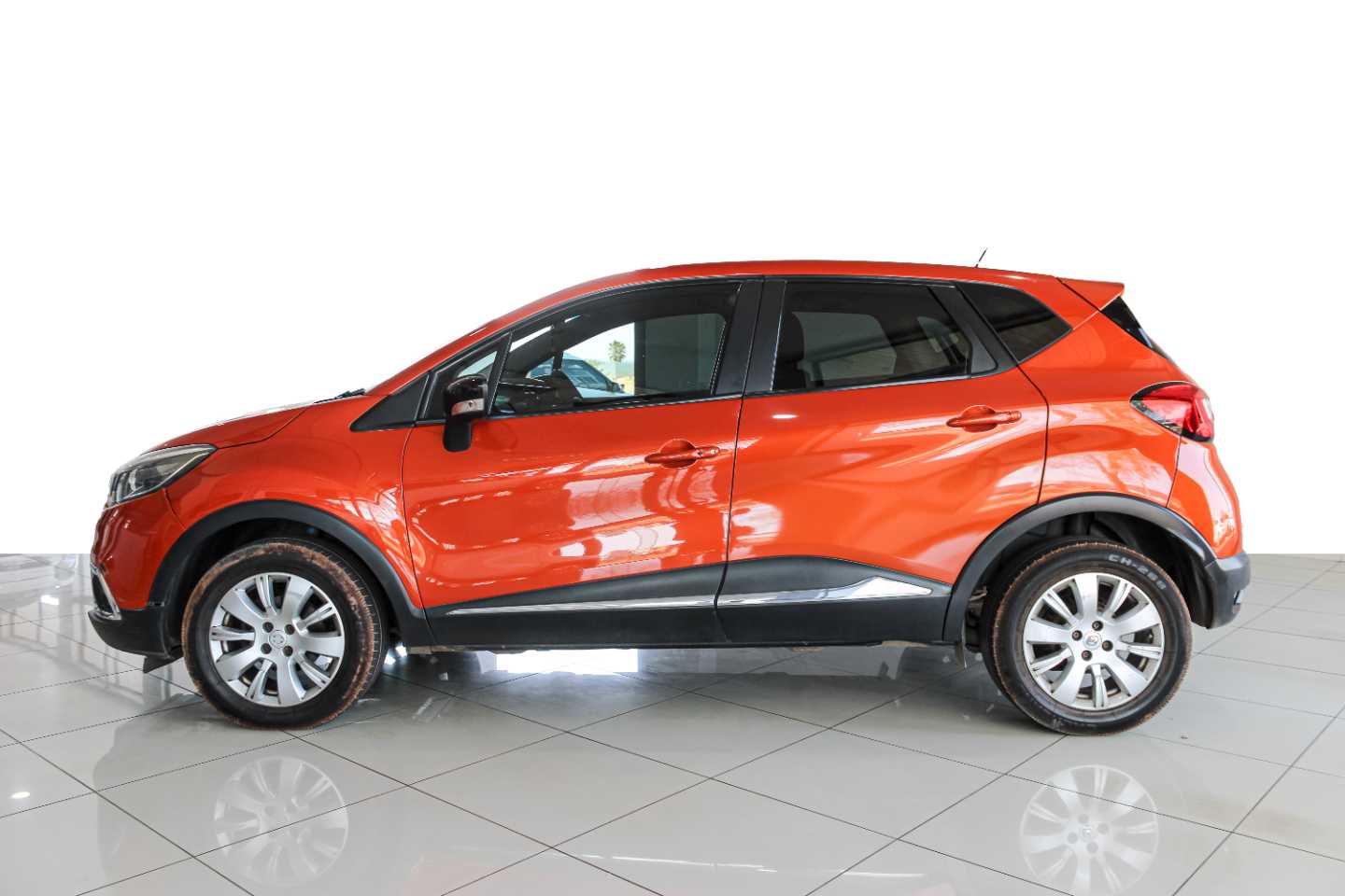 RENAULT CAPTUR 900T EXPRESSION 5DR (66KW) - 5 