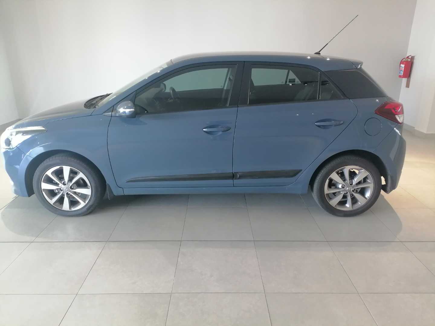 HYUNDAI i20 1.4 FLUID - 5 