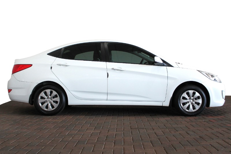 HYUNDAI ACCENT 1.6 GLS/FLUID A/T - 9 