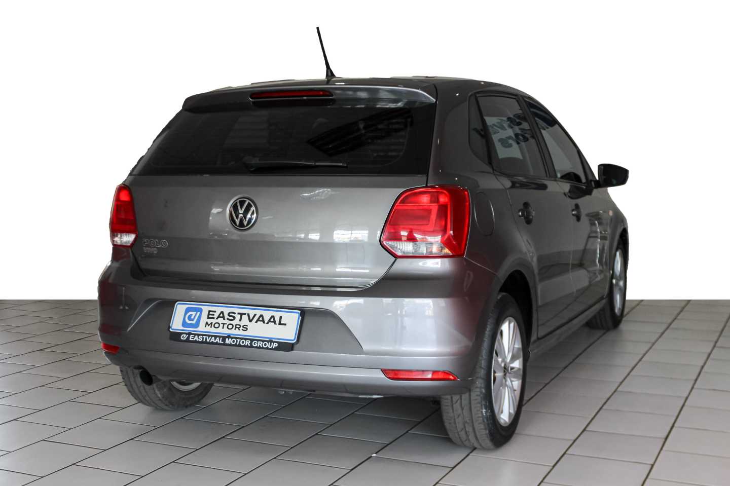 VOLKSWAGEN POLO VIVO 1.4 COMFORTLINE (5DR) - 6 