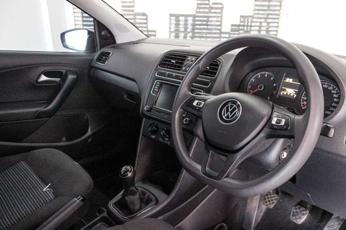 VOLKSWAGEN POLO VIVO 1.4 COMFORTLINE (5DR) - 18 