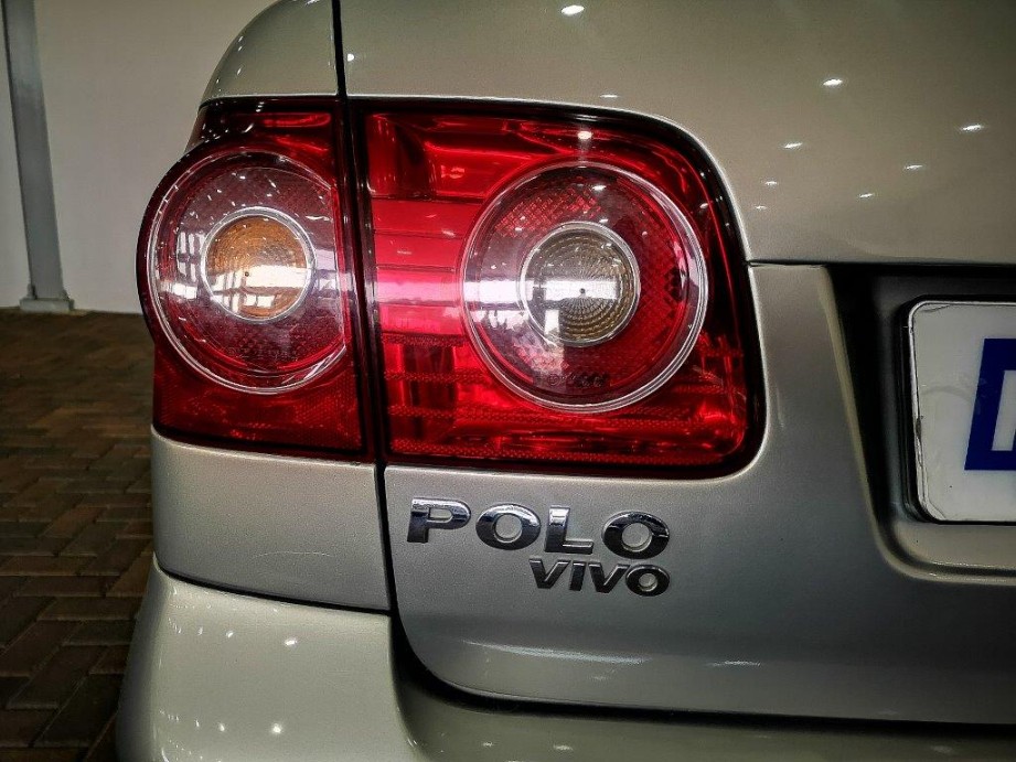 VOLKSWAGEN POLO VIVO 1.4 TRENDLINE - 8 