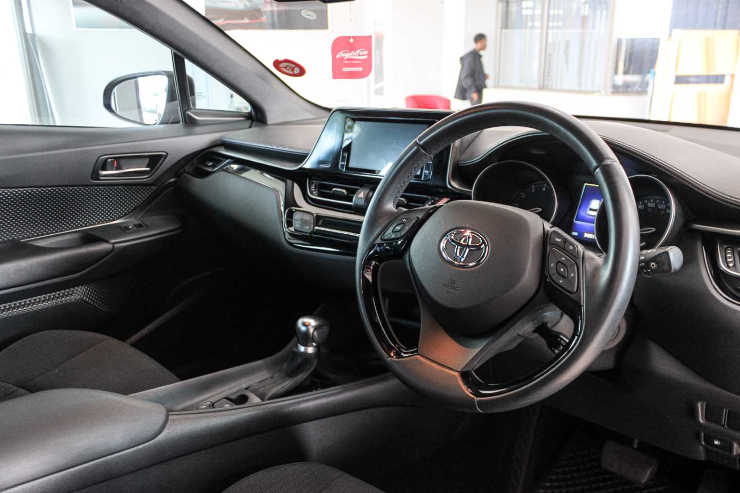 TOYOTA C-HR 1.2T PLUS CVT - 13 