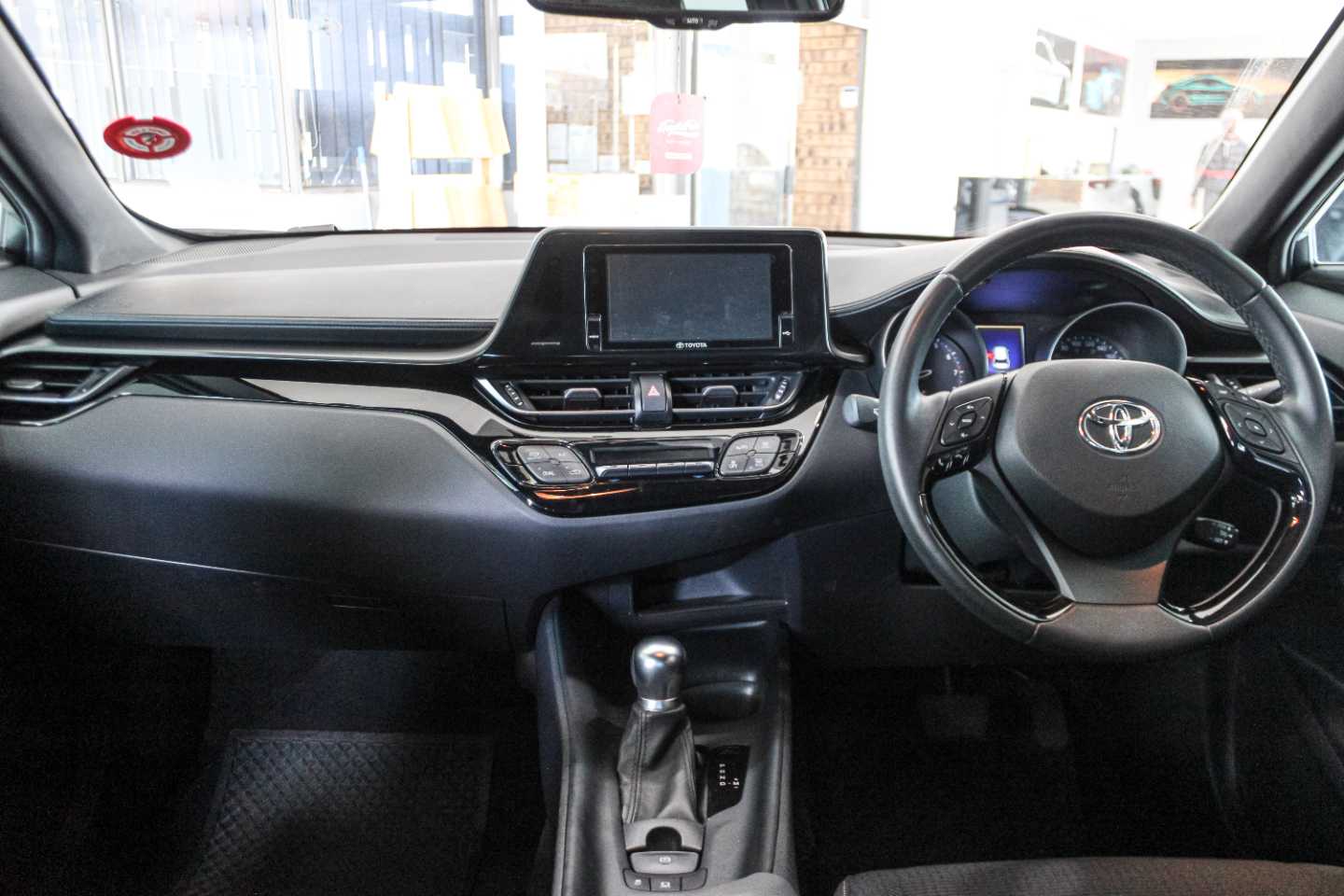 TOYOTA C-HR 1.2T PLUS CVT - 14 