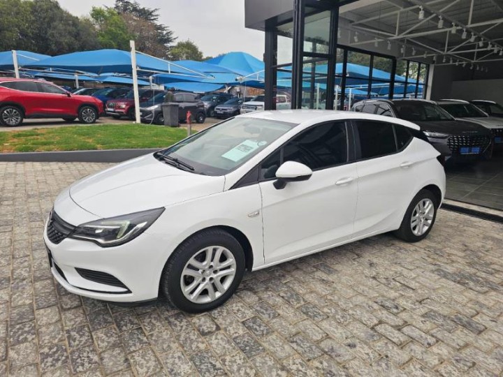 Opel Astra 1.0 T Essentia 5 Door