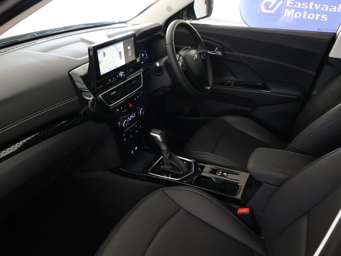 MAHINDRA XUV3XO 1.2T AX7L A/T - 14 